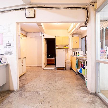 Freesia Saladaeng Silom Apartments 曼谷 外观 照片