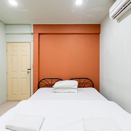 Freesia Saladaeng Silom Apartments 曼谷 外观 照片