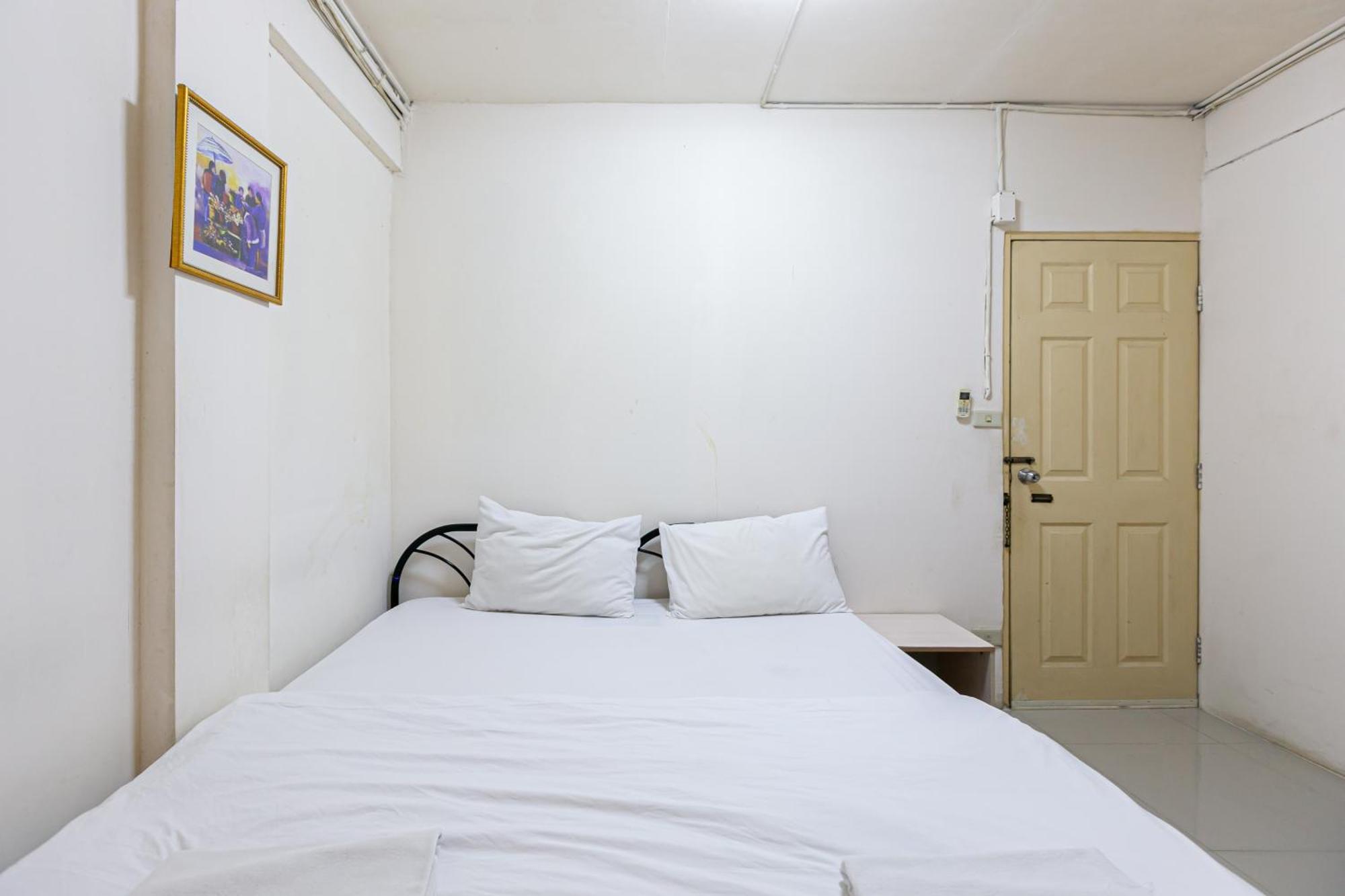 Freesia Saladaeng Silom Apartments 曼谷 外观 照片