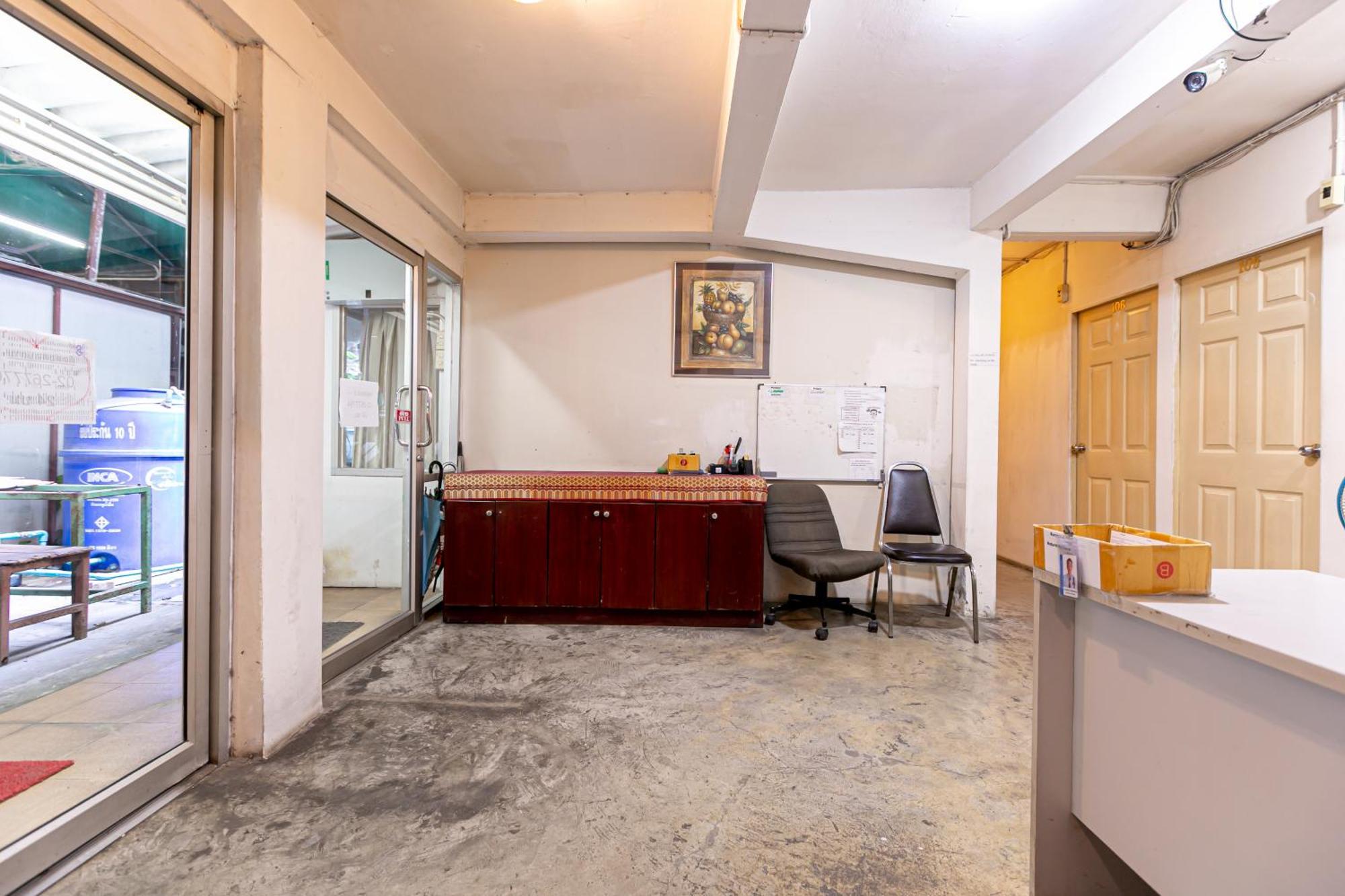 Freesia Saladaeng Silom Apartments 曼谷 外观 照片