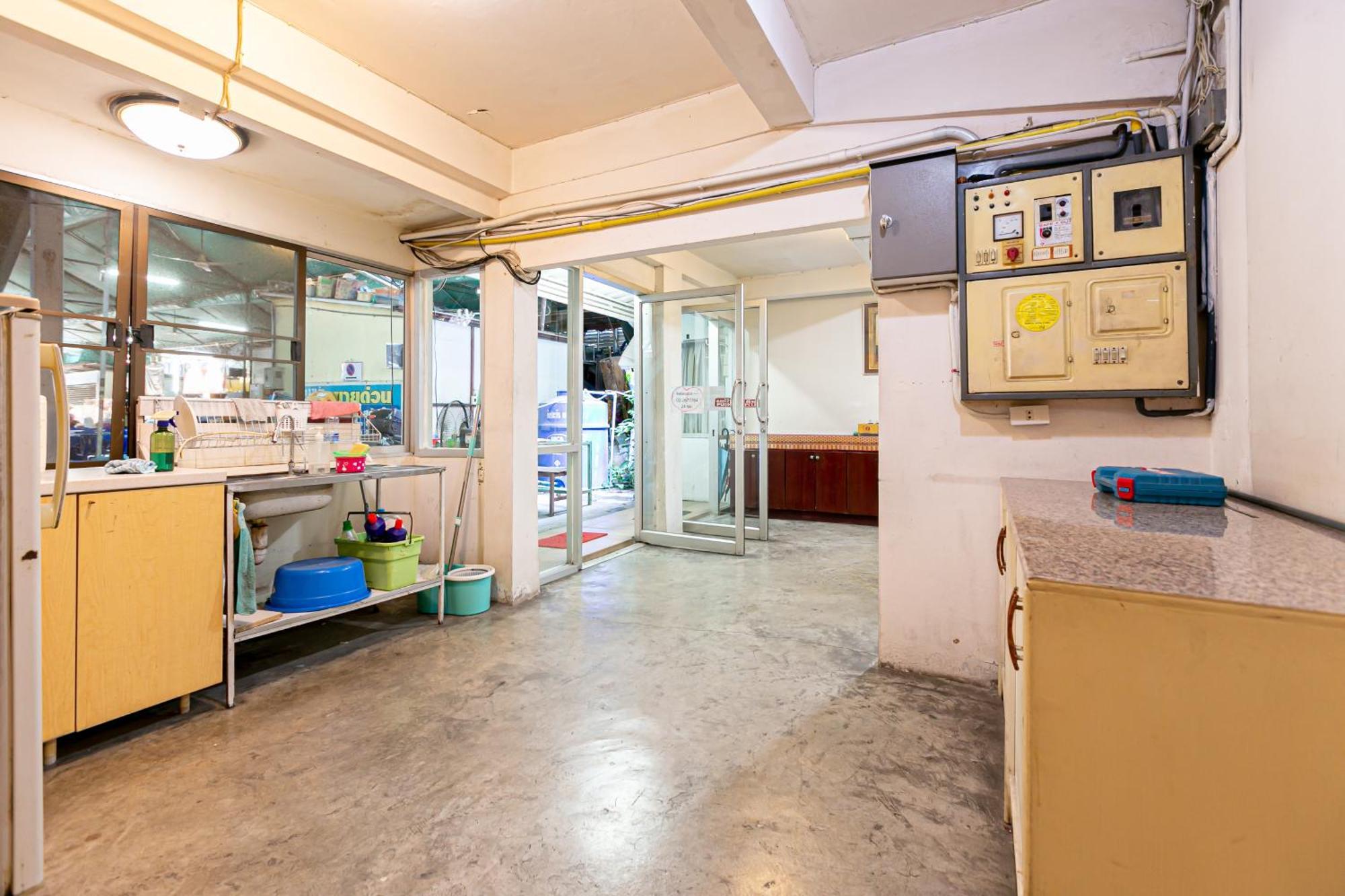 Freesia Saladaeng Silom Apartments 曼谷 外观 照片