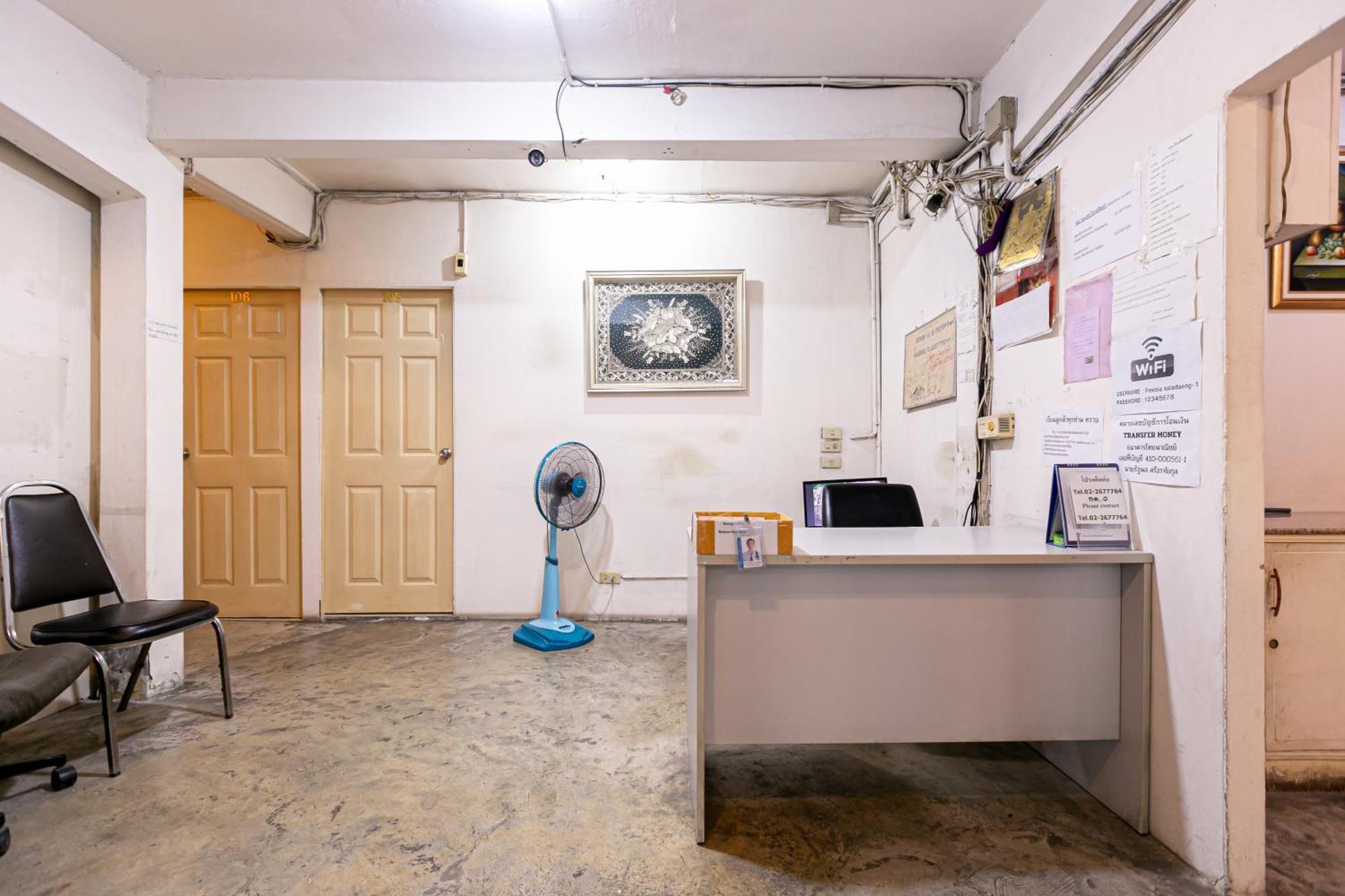 Freesia Saladaeng Silom Apartments 曼谷 外观 照片
