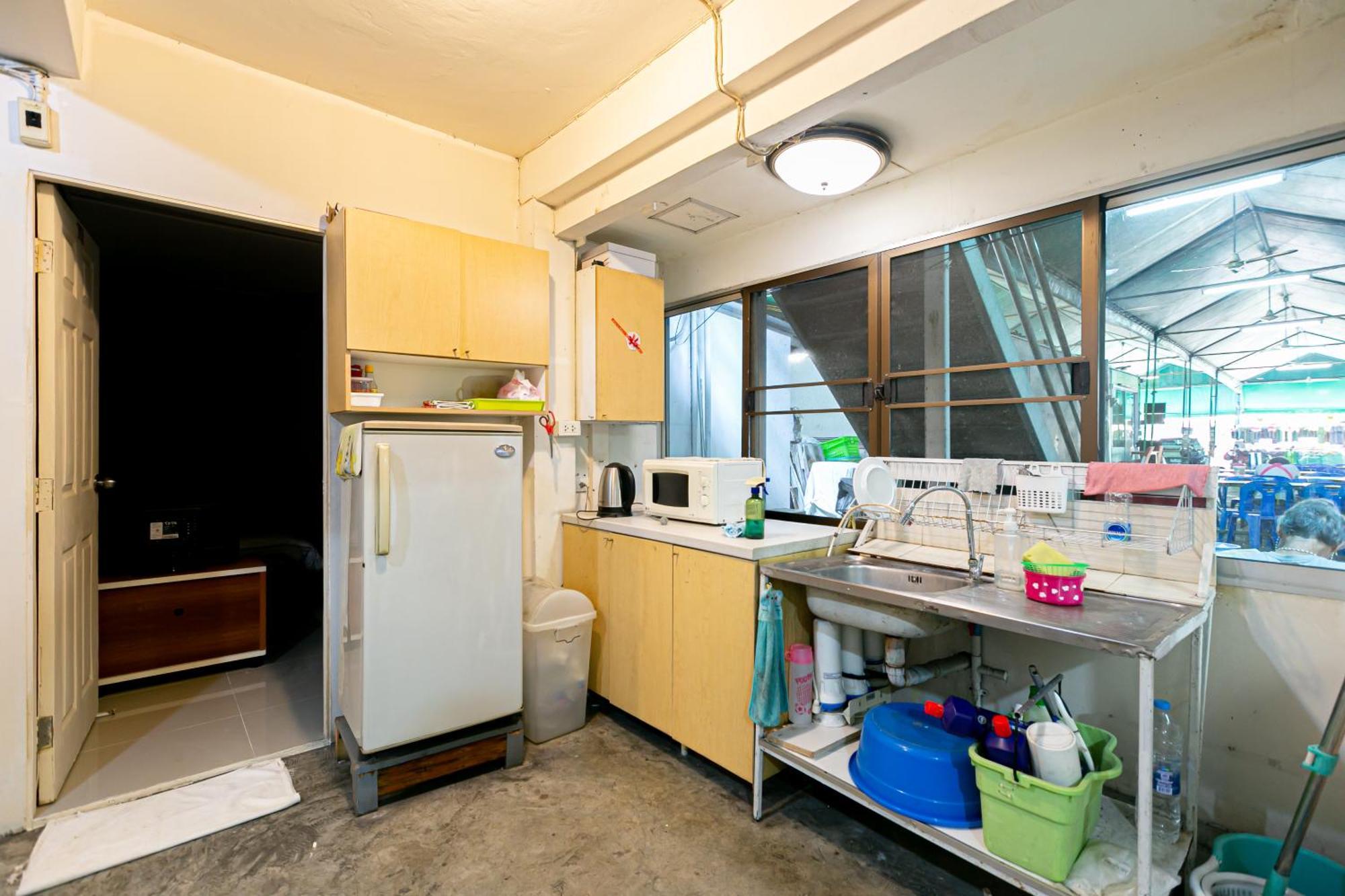 Freesia Saladaeng Silom Apartments 曼谷 外观 照片