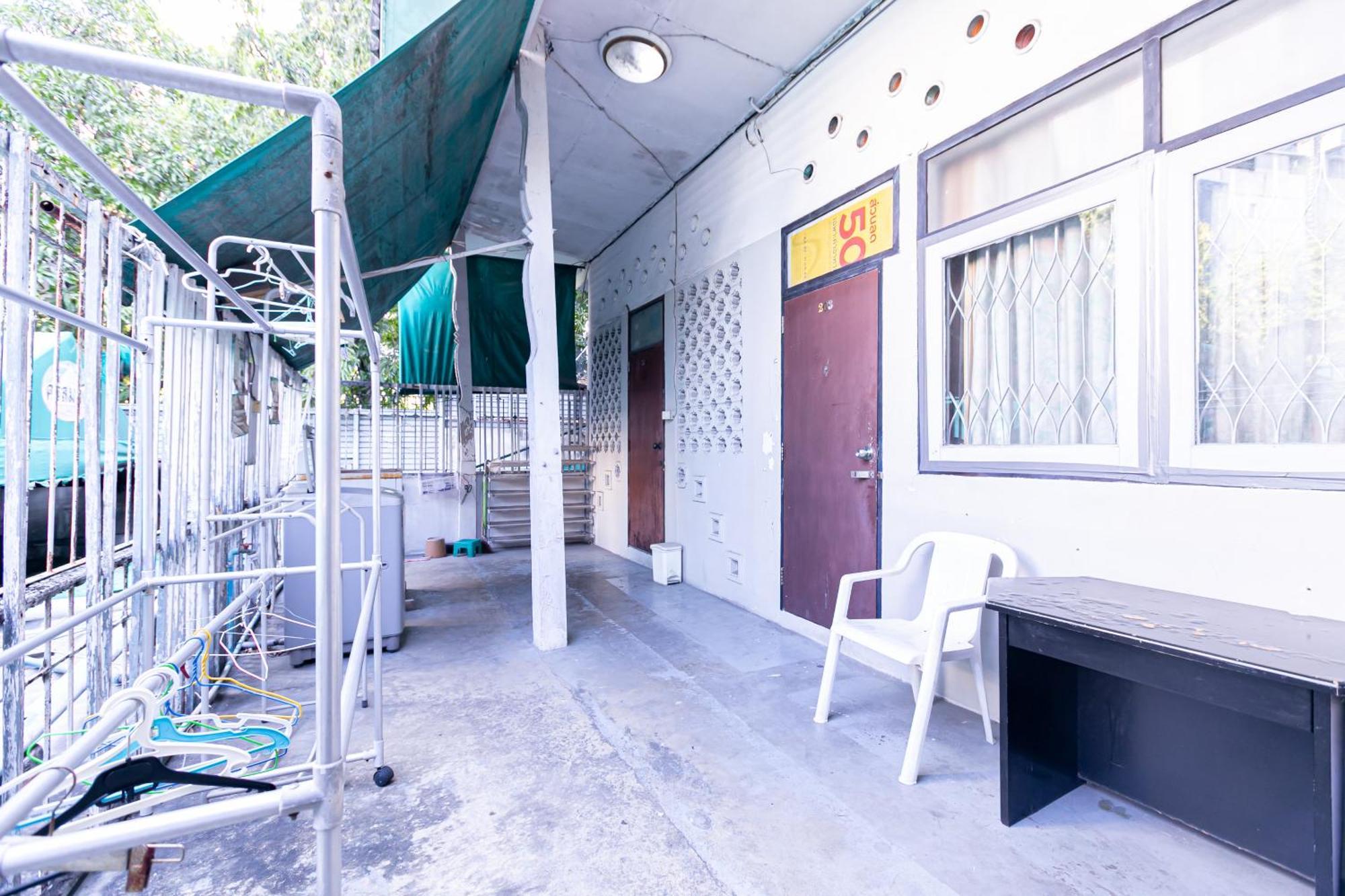 Freesia Saladaeng Silom Apartments 曼谷 外观 照片