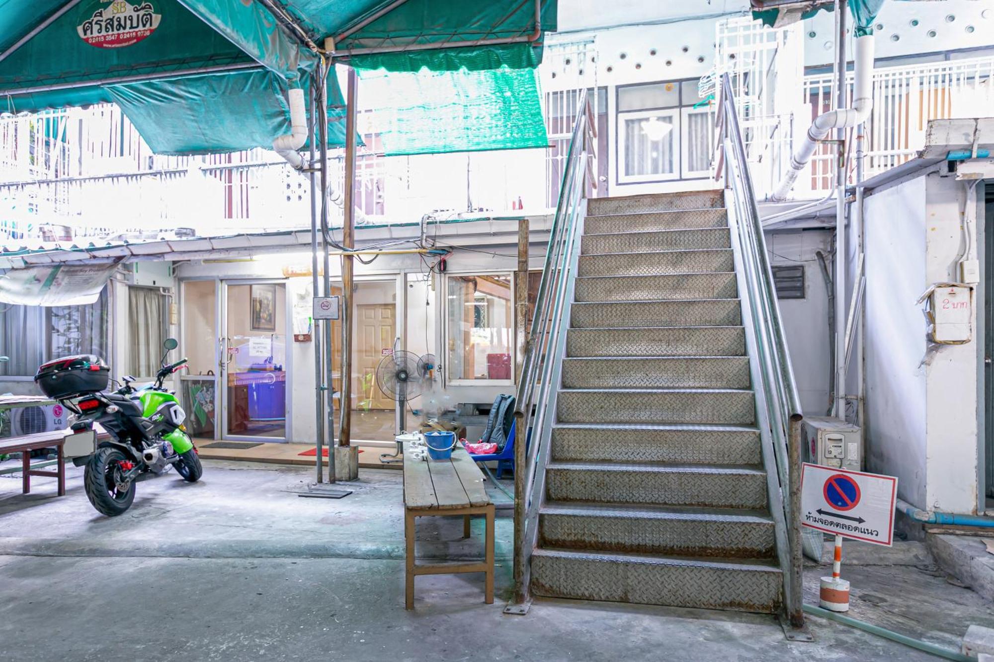 Freesia Saladaeng Silom Apartments 曼谷 外观 照片