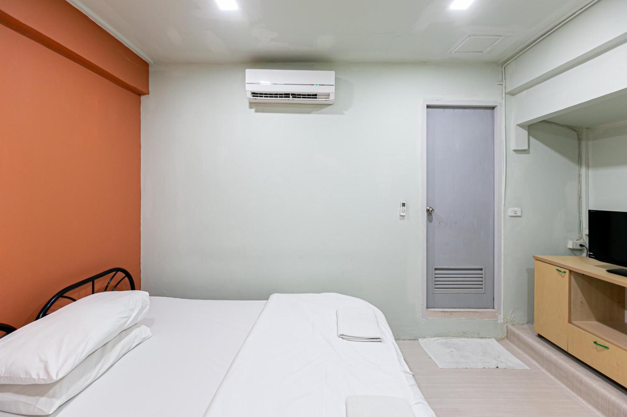 Freesia Saladaeng Silom Apartments 曼谷 外观 照片