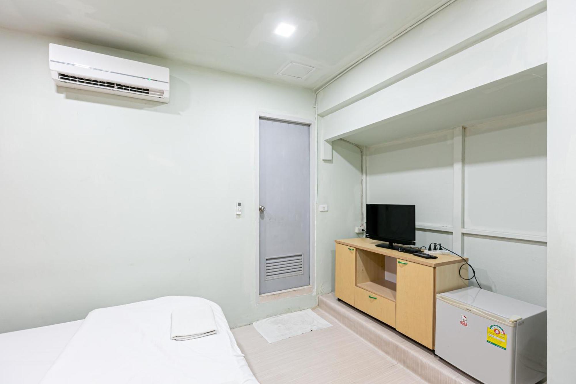 Freesia Saladaeng Silom Apartments 曼谷 外观 照片