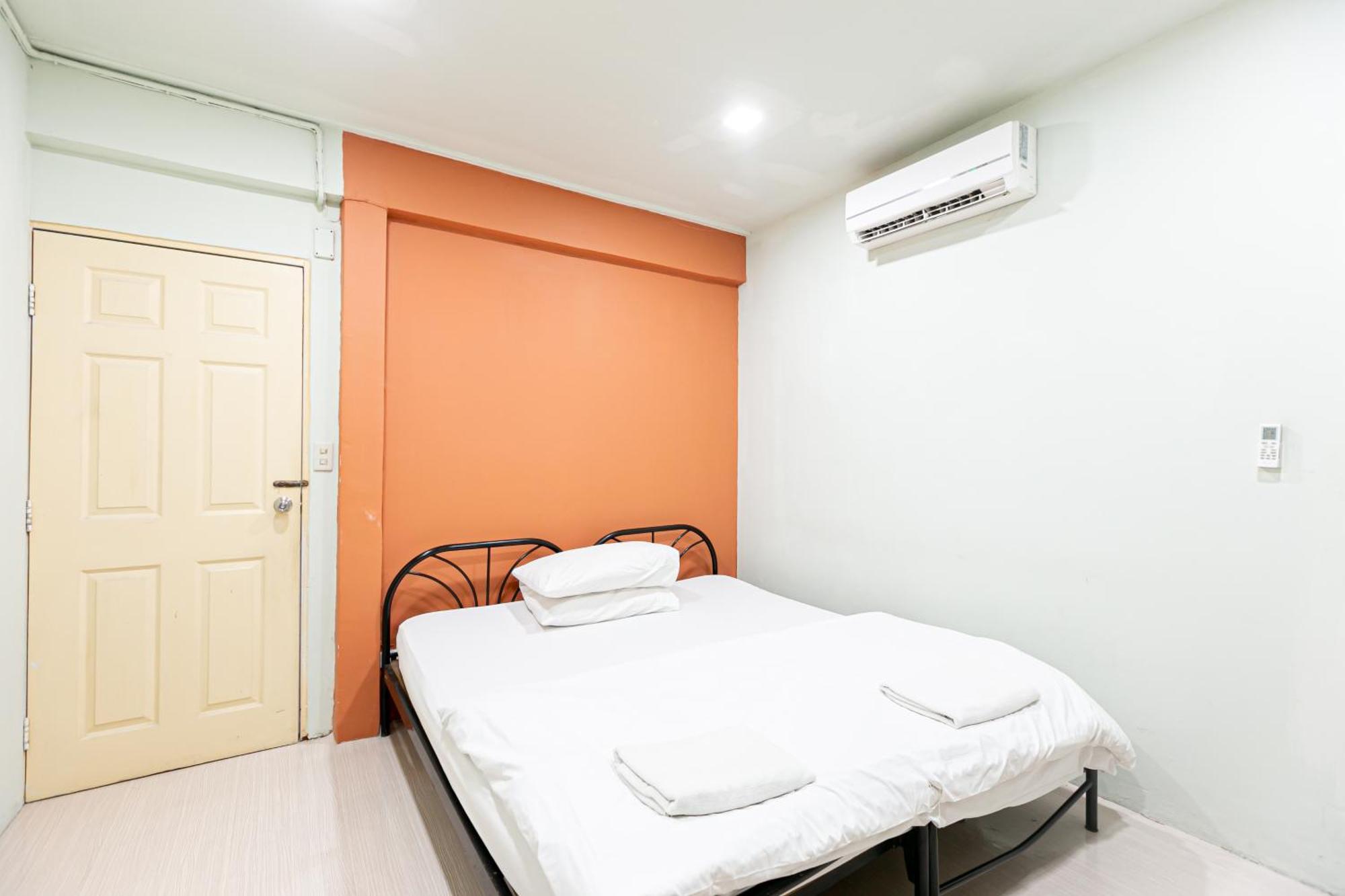Freesia Saladaeng Silom Apartments 曼谷 外观 照片
